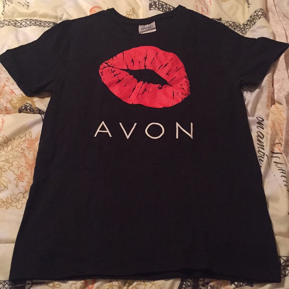 ❤️ Black Tee Avon